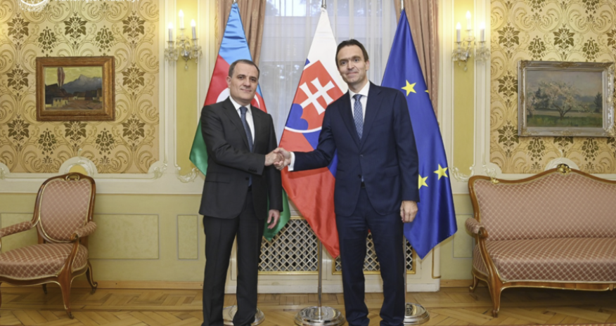 Ceyhun Bayramov Slovakiyanın Baş naziri ilə görüşüb