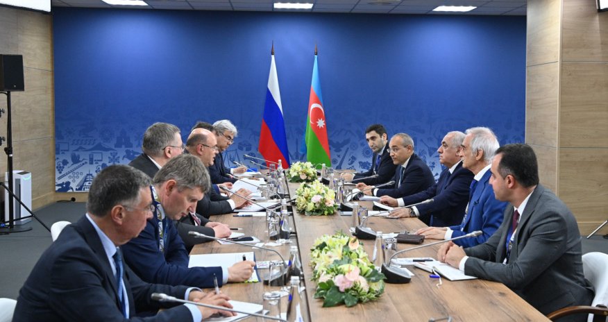 Əli Əsədov Soçidə Rusiya Hökumətinin sədri Mixail Mişustinlə görüşüb