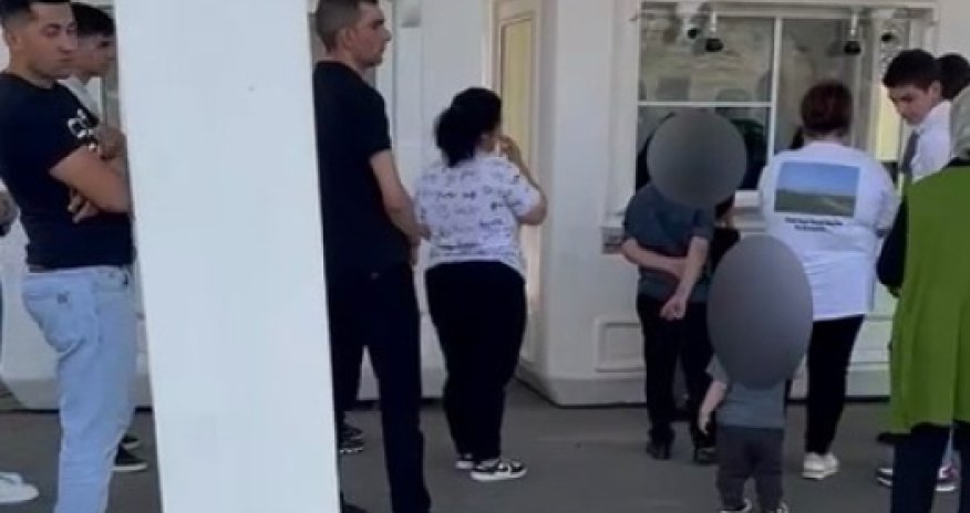 Qarabağ erməniləri Laçında Nəzarət Buraxılış Məntəqəsində növbəyə düzülüb - VİDEO