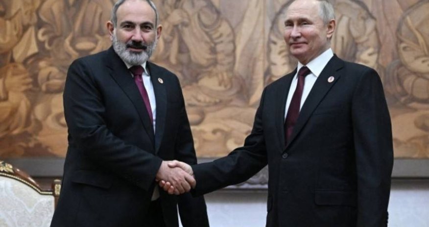 Putin Soçidə Paşinyanla görüşüb