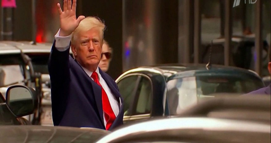 Tramp və köməkçisinə 38 maddə ilə ittiham irəli sürülüb