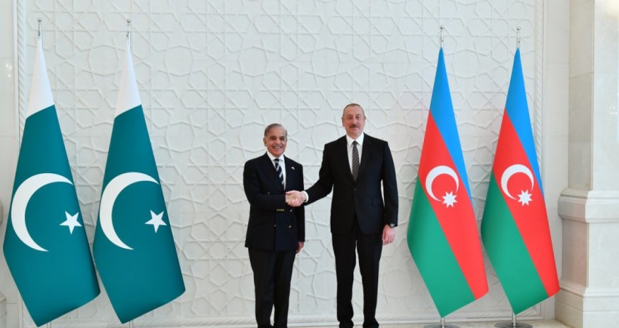 İlham Əliyevin və Baş nazir Məhəmməd Şahbaz Şərifin geniş tərkibdə görüşü başlayıb