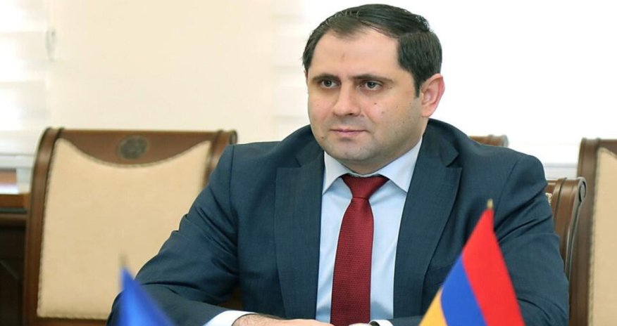 Ermənistan müdafiə naziri Fransaya işgüzar səfərə gedib