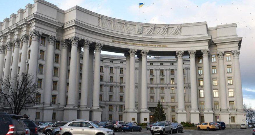 Ukrayna diplomatları Rusiya tərəfindən təhvil verilən üç hərbi əsiri Macarıstandan təxliyə edib