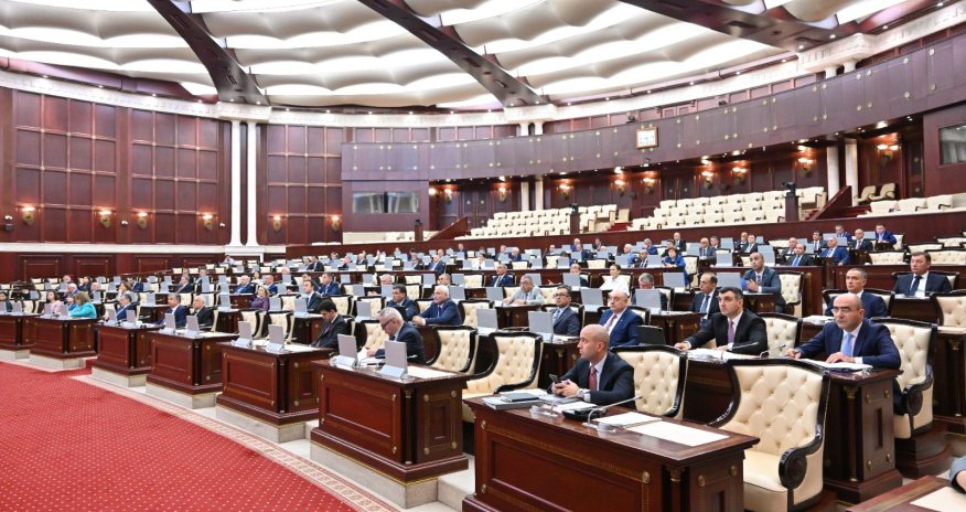 Milli Məclisin iclası başladı