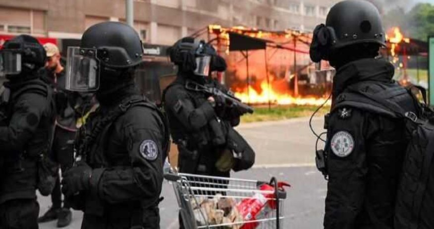 Fransada 10 şəhərdə komendant saatı tətbiq edilib