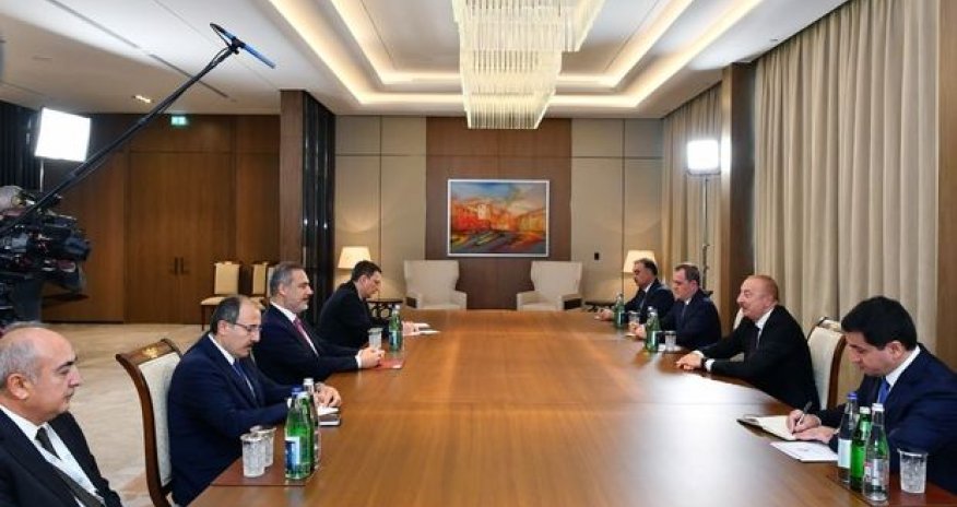 Əliyev Türkiyənin xarici işlər nazirini qəbul edib