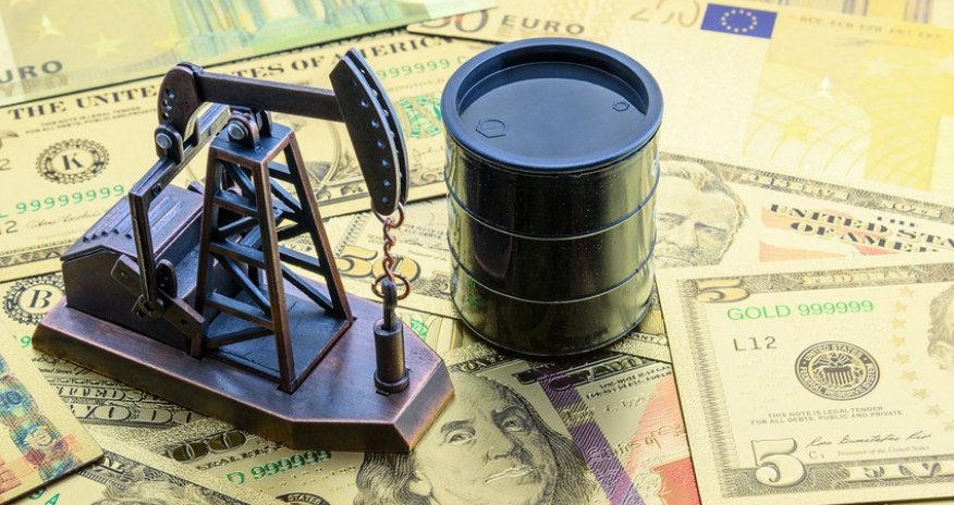 Oil prices decline slightly
