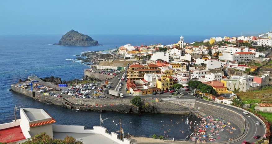 Kanar adaları yaxınlığında 300 nəfər itkin düşüb