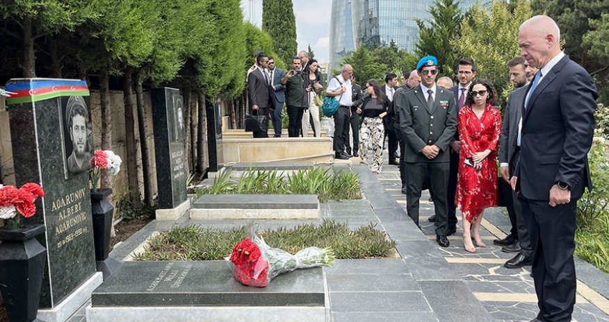 Министр обороны Израиля посетил Аллею шехидов