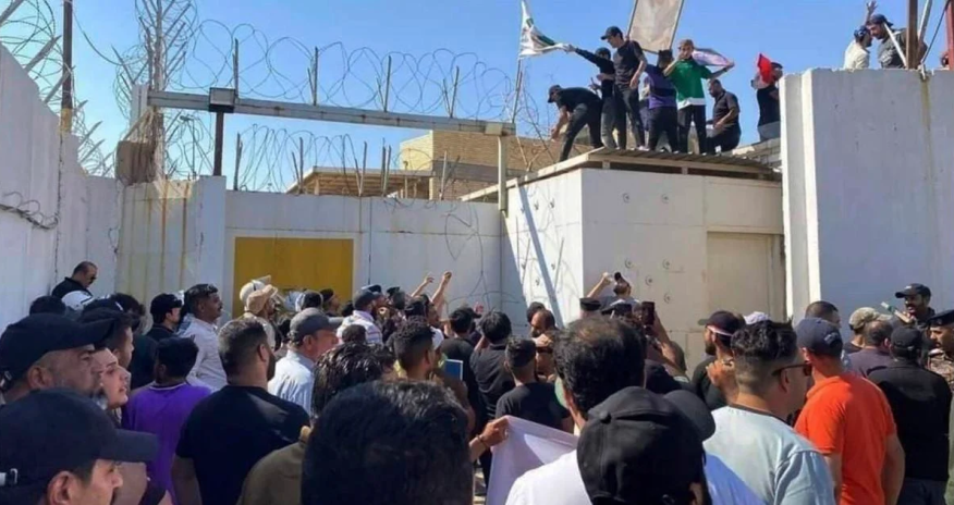 İsveçin İraqdakı səfirliyi Qurani-Kərimin yandırılmasına görə yandırılıb - VİDEO