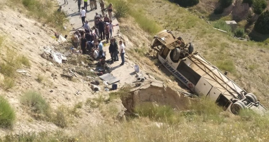 Türkiyədə  sərnişin avtobusu dərəyə aşdı: Ölənlər və yaralananlar var