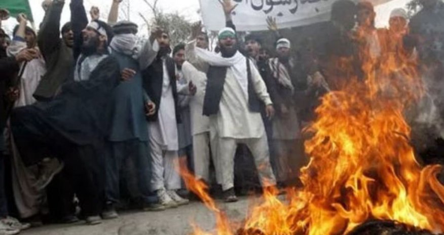 Taliban Əfqanıstanda musiqi alətlərini yandırıb