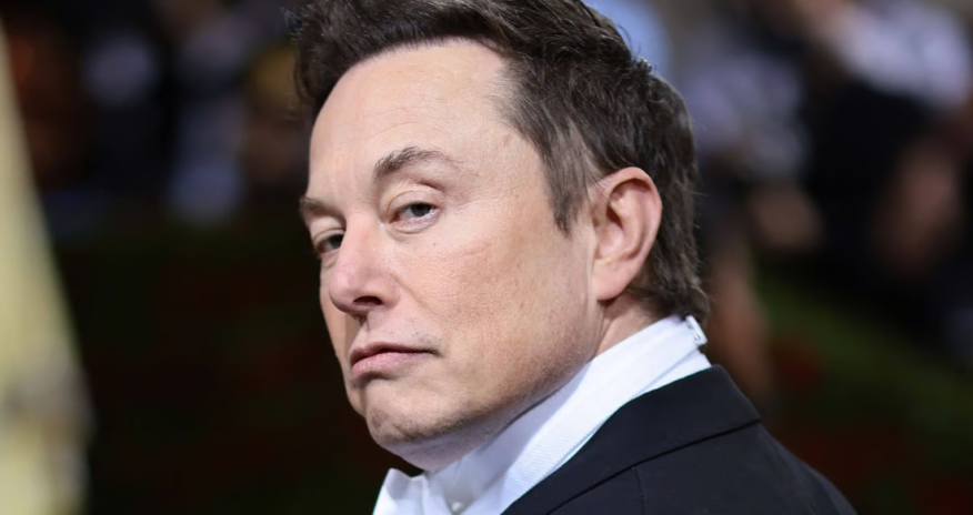 Frans Press İlon Maskı məhkəməyə verib