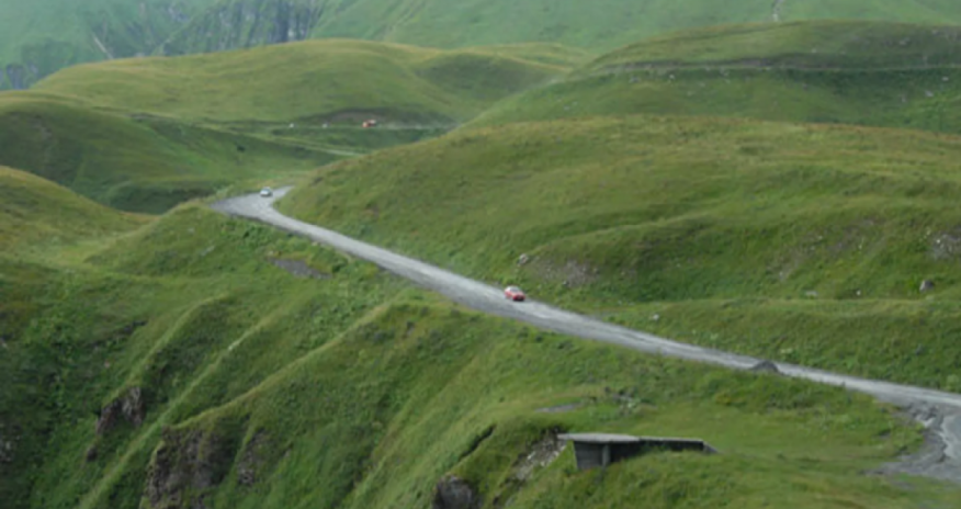 Gürcüstanda torpaq sürüşməsindən sonra 12 nəfər xilas edilib