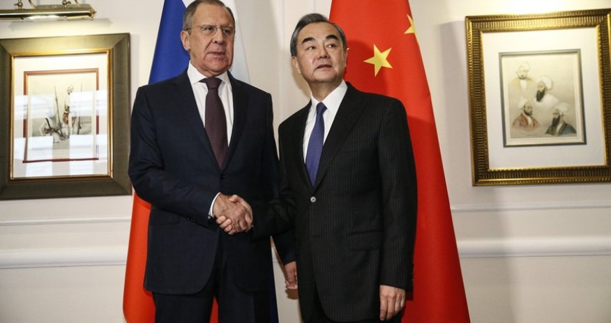 Çinin XİN rəhbəri Lavrovla Ukraynadakı müharibəni müzakirə edib