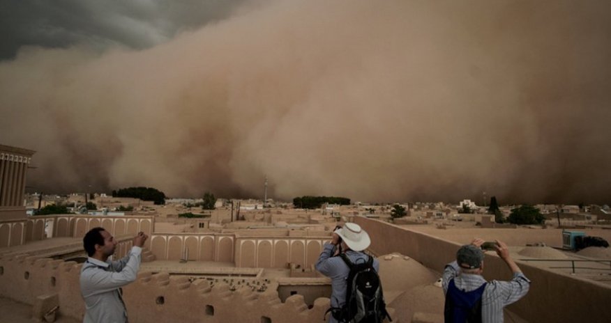 İranda 2 minə yaxın insan qum fırtınasından zərər çəkib