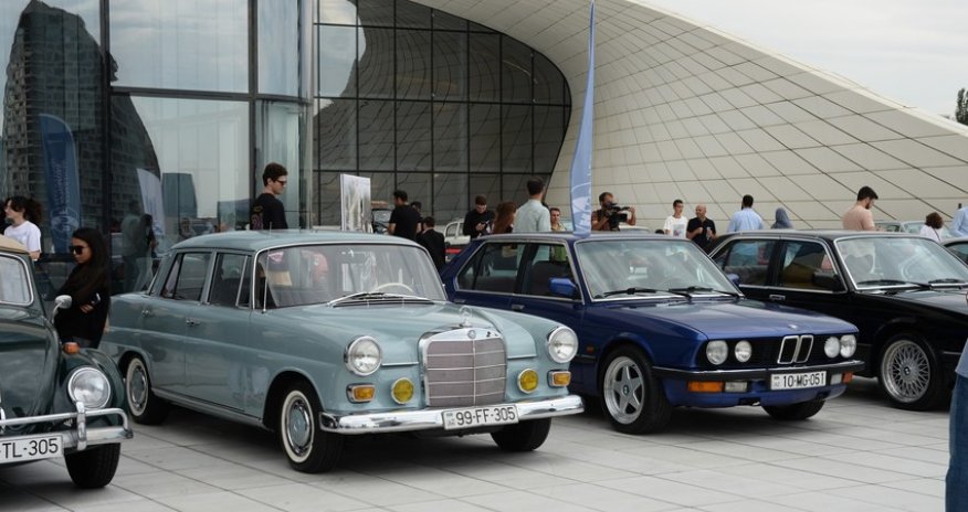 Bakıda klassik avtomobillərin sərgisi keçirilib