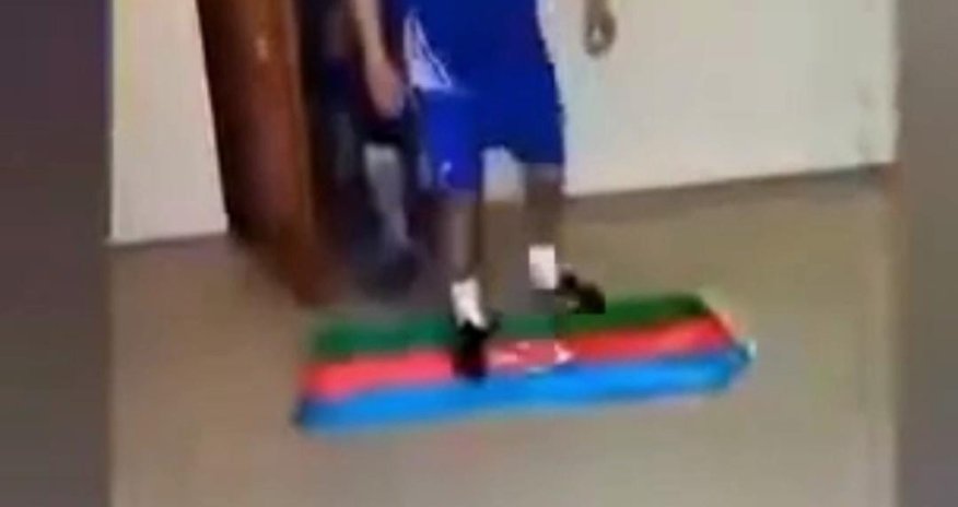 Azərbaycan bayrağını təhqir edən 3 erməni saxlanılıb- VİDEO