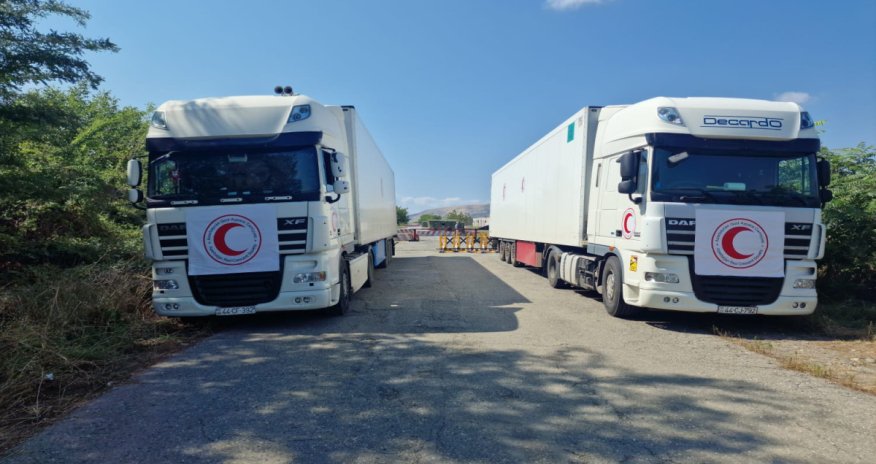 Автоколонна с 40 тоннами муки из Баку уже шестой день стоит на дороге Агдам-Ханкенди