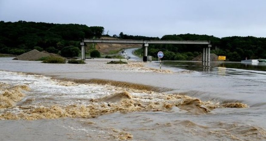 Rusiyada daşqın və sel 46 körpünü dağıdıb - VİDEO
