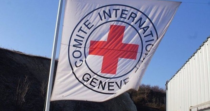 BQXK-nın yük maşını keçid üçün icazə gözləyir