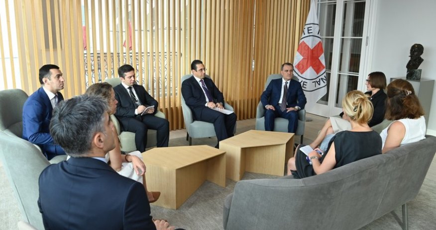 Bayramov BQXK-nın prezidenti ilə regiondakı son vəziyyəti müzakirə edib