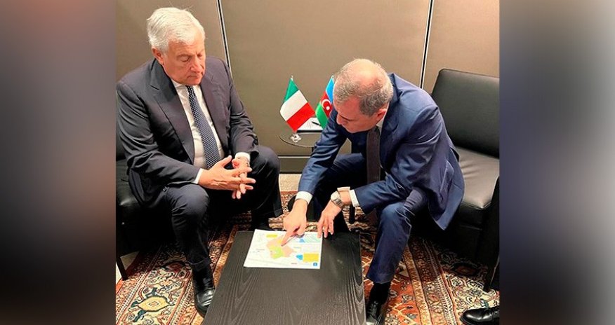 Ceyhun Bayramov İtaliya XİN başçısı ilə görüşüb