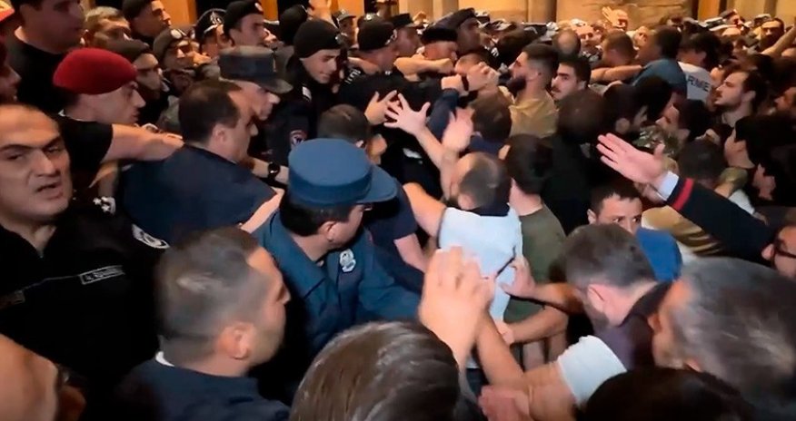 Rus səfirliyi Ermənistan XİN-ə nota verib