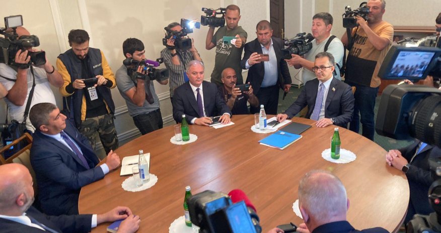 Erməni icma nümayəndələri ilə Yevlaxda görüş baş çatıb- Yenilənib