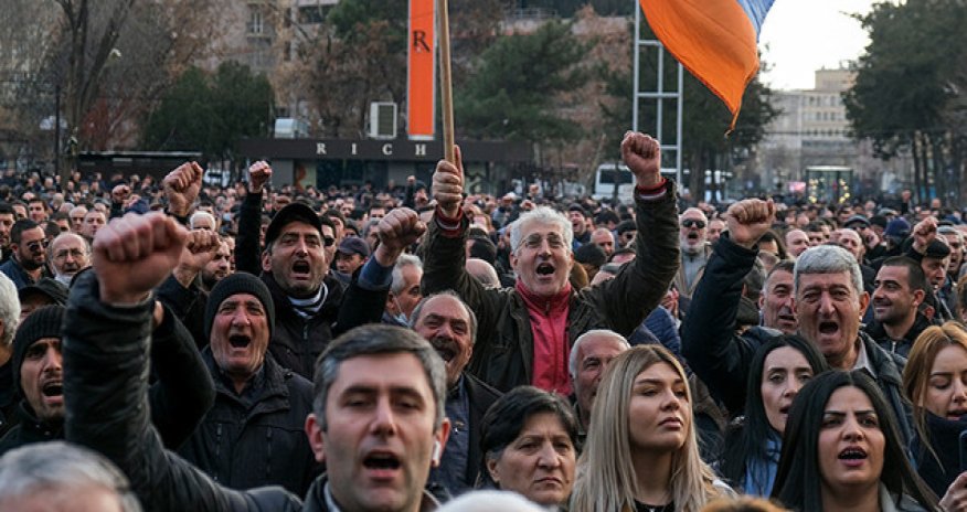 Ermənistanda aksiya zamanı partiya sədri saxlanılıb