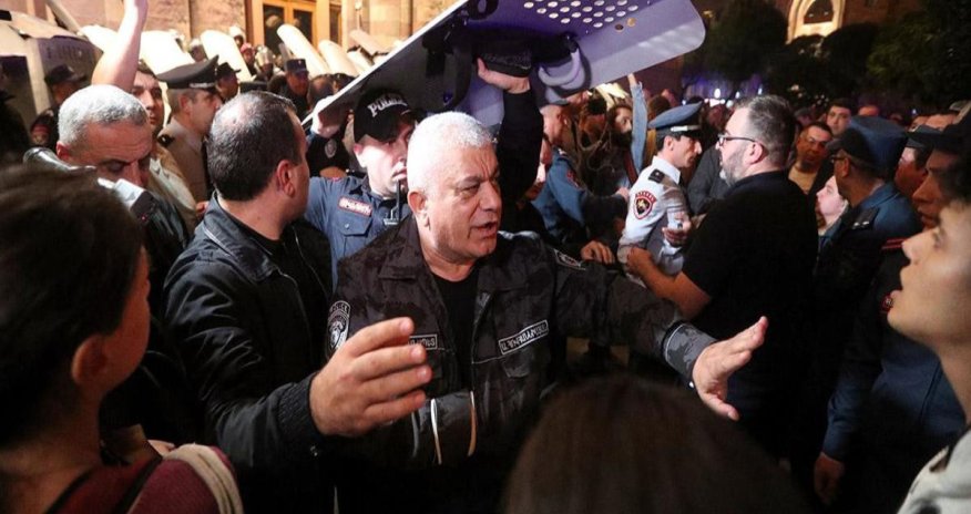 İrəvanda nümayişçilər Paşinyanın istefasını tələb edir