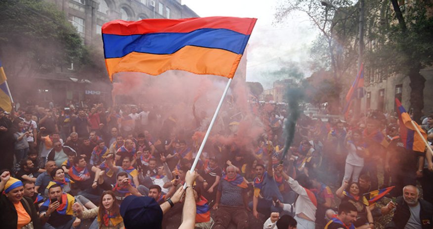 İrəvanın mərkəzində kütləvi etiraz aksiyası başlayıb