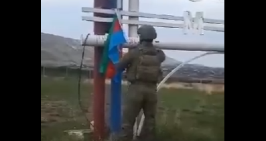 Распространены кадры поднятия азербайджанского флага в Агдере - ВИДЕО