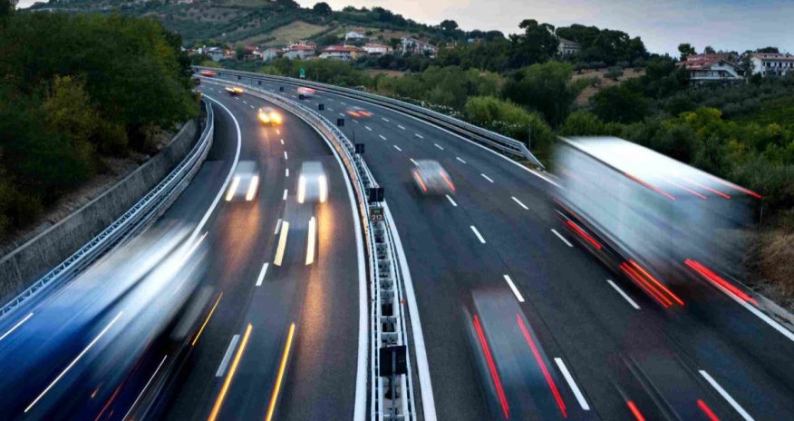 Avtomobil nəqliyyatı ilə beynəlxalq yük daşımalarının həcmi artıb