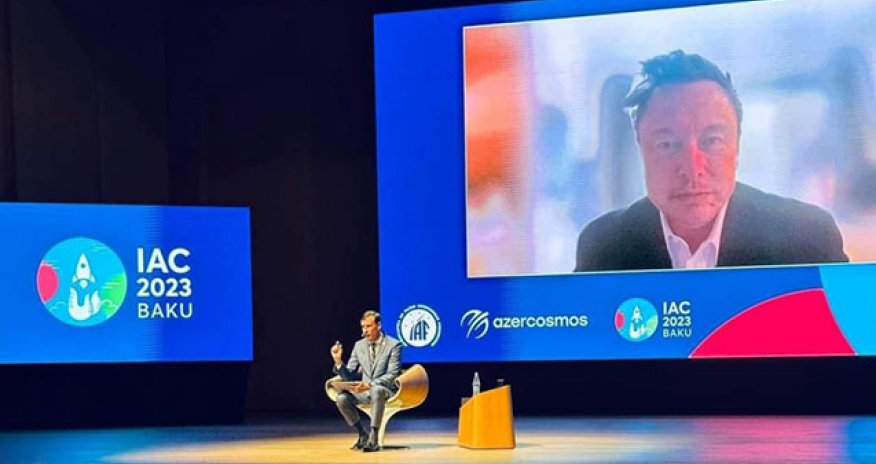 İlon Mask Bakıda keçirilən Beynəlxalq Astronavtika Konqresində sualları cavablandırır