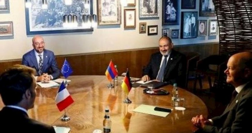 Paşinyan Azərbaycanın ərazisini tanıyan bəyannamə imzaladı