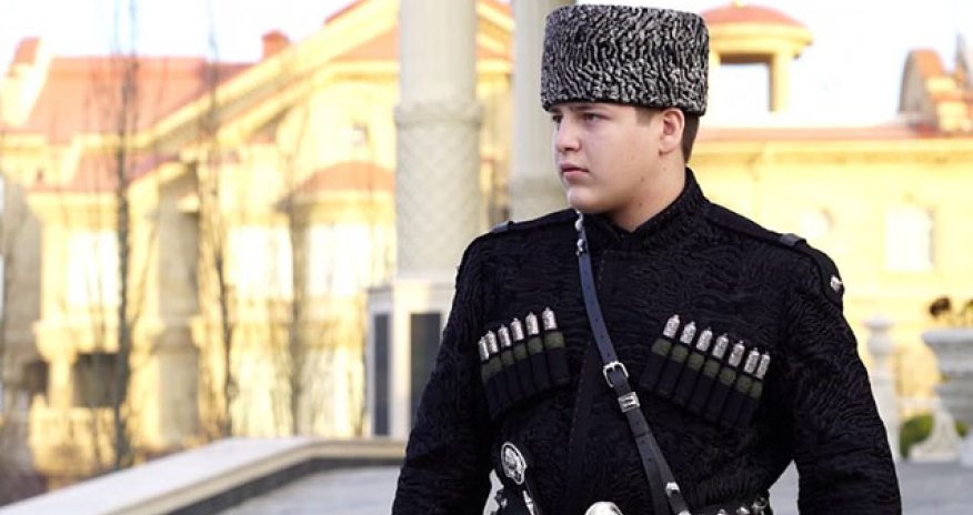 Kadırovun 15 yaşlı oğlu Çeçenistan Qəhrəmanı oldu