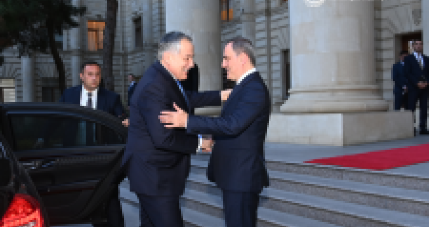 Ceyhun Bayramov tacikistanlı həmkarı ilə görüşdü