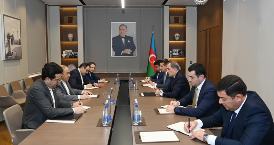 Ceyhun Bayramov İran xarici işlər nazirinin müavini ilə görüşüb