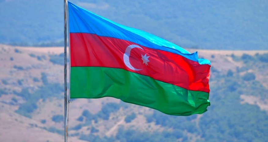 Президент Азербайджана Ильхам Алиев поднял Государственный флаг в городе Ходжалы и поселке Аскеран
