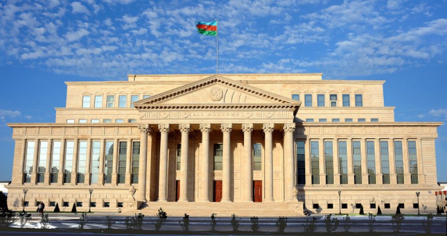 Tenderə 2 milyona yaxın pul xərcləyən Ali məhkəmənin 118 min vergi borcu var