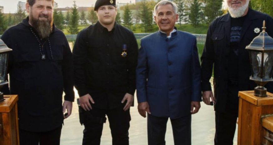 Президент Татарстана наградил сына Кадырова