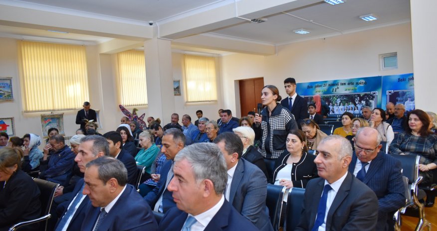 Yasamal Rayon İcra Hakimiyyətinin başçısı ərazidə sakinlərlə görüşüb