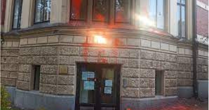 Türkiyənin Finlandiyadakı səfirliyinə hücum edilib