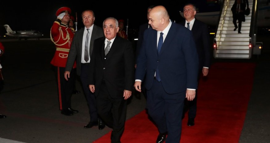 Baş nazir Əli Əsədov Gürcüstana işgüzar səfərə gedib