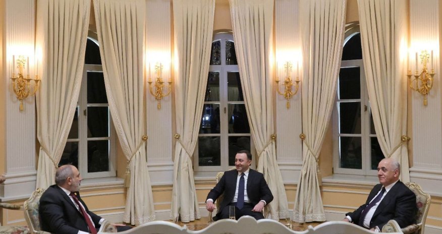 Əli Əsədov Gürcüstanda Paşinyanla görüşüb