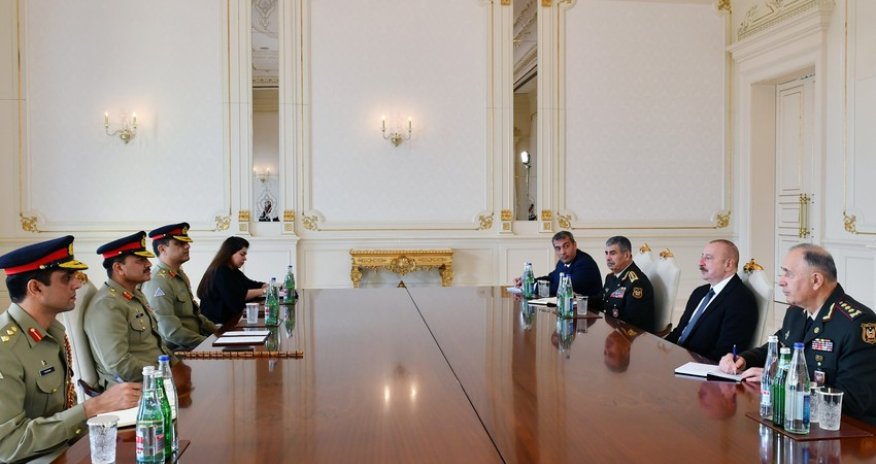 Əliyev Pakistan Silahlı Qüvvələrinin Quru Qoşunları komandanını qəbul edib