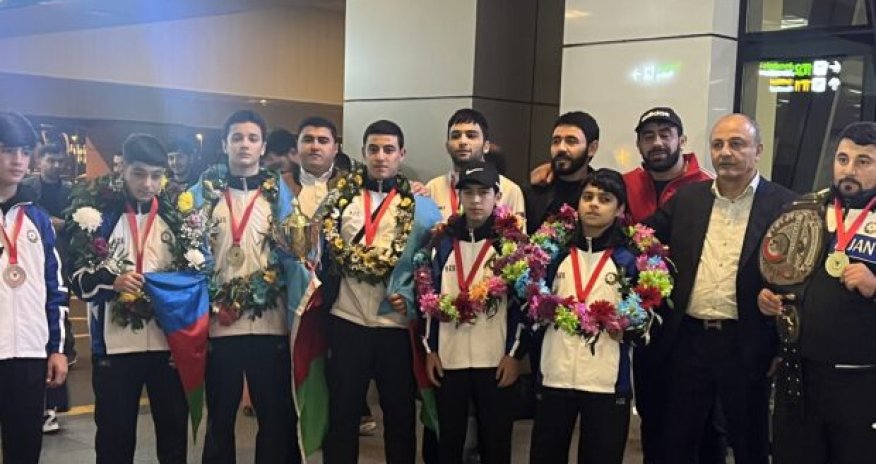 Dünya çempionatında uğur qazanan idmançılar Vətənə qayıdıb - FOTO