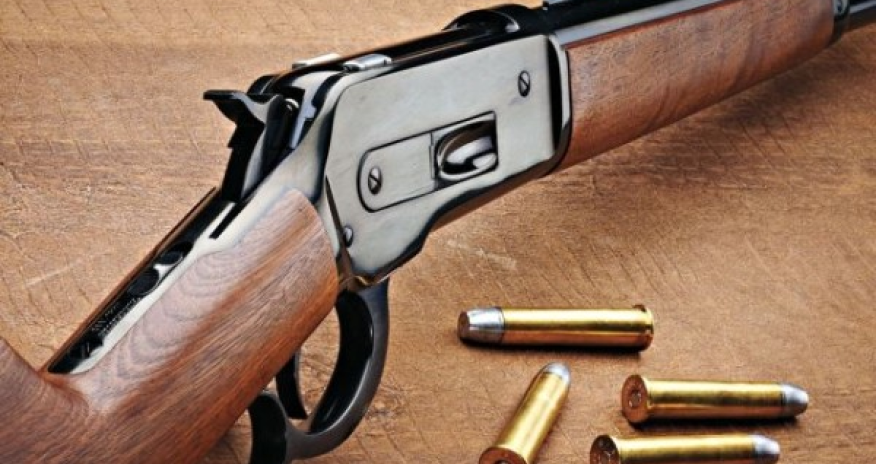 Qanunsuz saxlanılan yivli silahlar polisə təhvil verilib